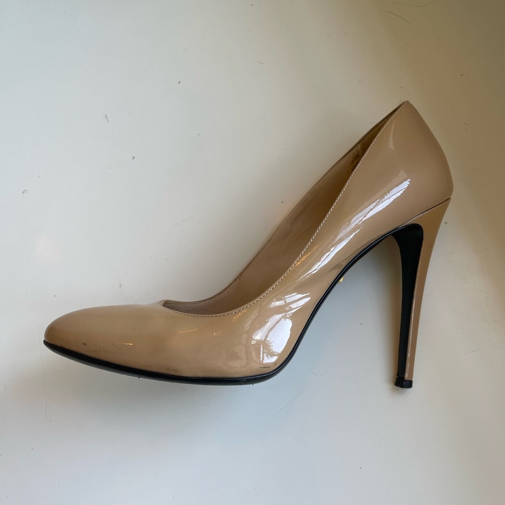 Authentic PRADA Beige Nude Patent Leather Round Toe Stiletto Heel Pump Size 39.5 - Picture 10 of 12